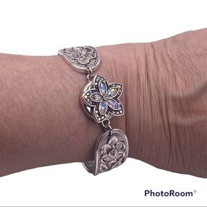 Snap Jewelry Spoon Bracelet with 18mm Iridescent Flower Snap! Size: Medium NWT